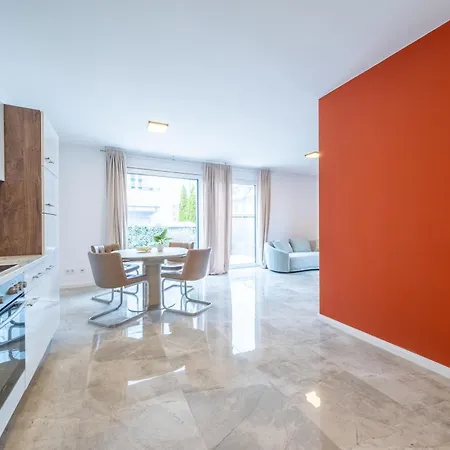 Fast Luxury Aparthotel