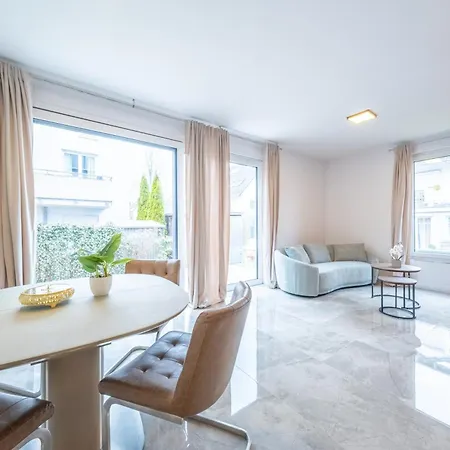 Fast Luxury Aparthotel
