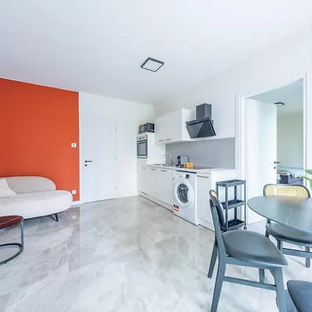 Fast Luxury Aparthotel